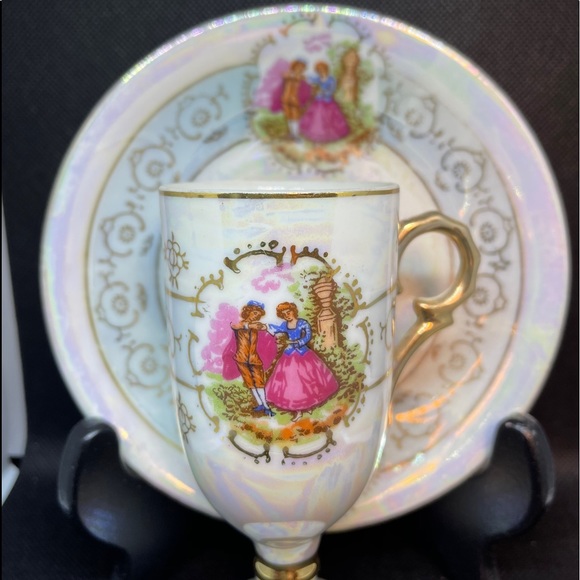 Vintage tea cup and saucer - Picture 1 of 4